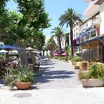 Spacieux Avec Piscine Et Parking Près De La - Fr-1-251-906 Appartamento