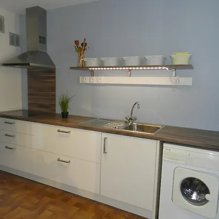 Spacieux Avec Piscine Et Parking Près De La - Fr-1-251-906 Appartamento