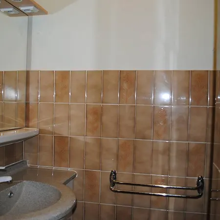 Spacieux Avec Piscine Et Parking Près De La - Fr-1-251-906 * Le Lavandou