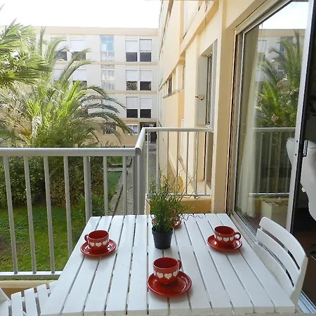 Spacieux Avec Piscine Et Parking Près De La - Fr-1-251-906 Appartamento