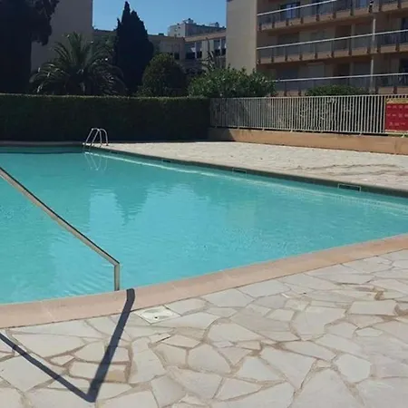Spacieux Avec Piscine Et Parking Près De La - Fr-1-251-906 Le Lavandou